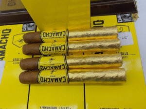 camacho-corojo-gigante-4-dieu-dat-vang Camacho Corojo Gigante 4 điếu dát vàng có độ mạnh tương đối cao